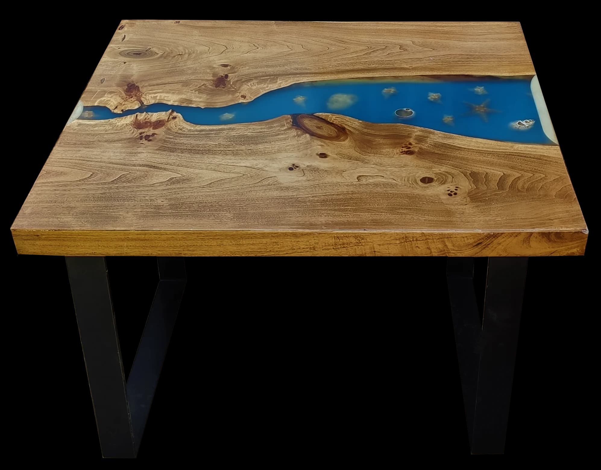 Mesa de río marino con conchas, caracolas y estrellas de mar en resina azul turquesa, Carpintería Cardiel