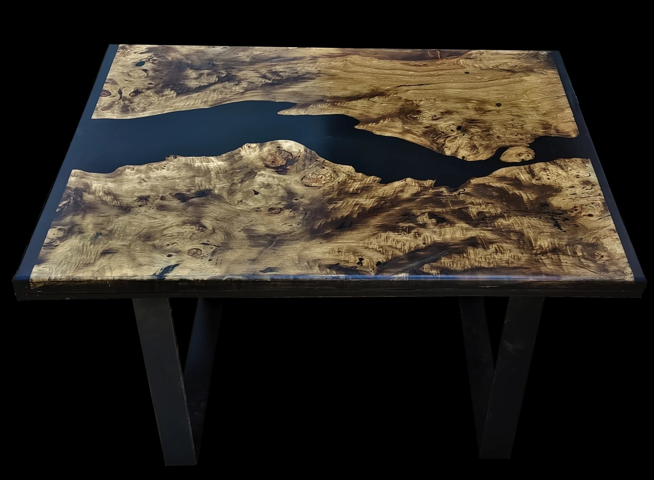 Mesa de autor de raíz de olivo centenario con río de resina epoxi negra profunda, Carpintería Cardiel